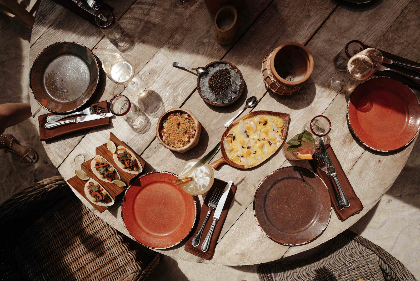 Casa amor table